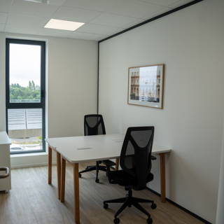 Bureau privé 11 m² 2 postes Location bureau Avenue des Champs Blancs Cesson-Sévigné 35510 - photo 4